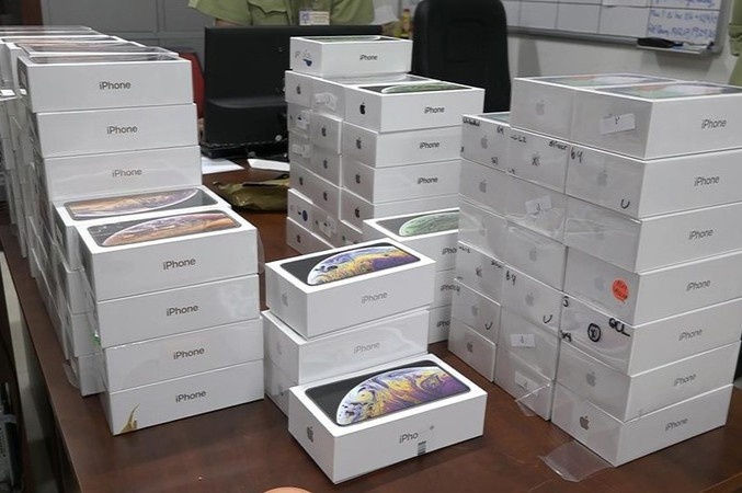 Bat lo hang iPhone lau tri gia 8 ty hinh anh
