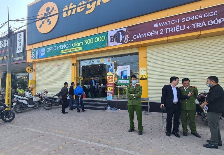 Bảo vệ Thế giới di động bị đâm ảnh 2 Bao ve The gioi di dong bi dam anh 2