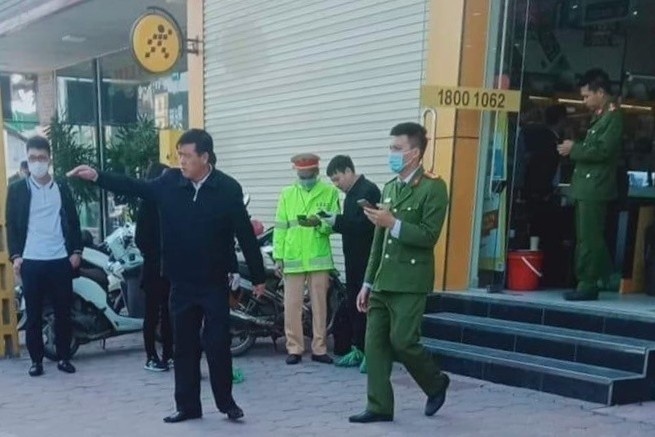Cuop dam guc bao ve The gioi Di dong hinh anh
