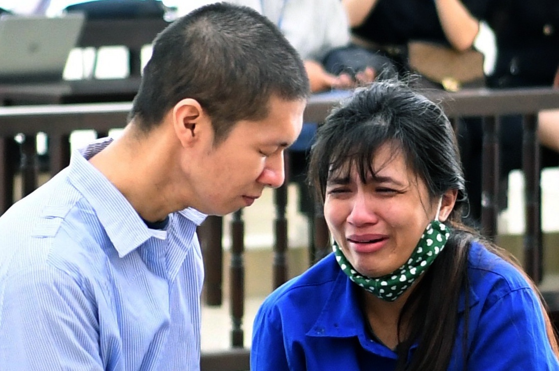 Me xin giam an cho bi cao giet con gai 3 tuoi hinh anh