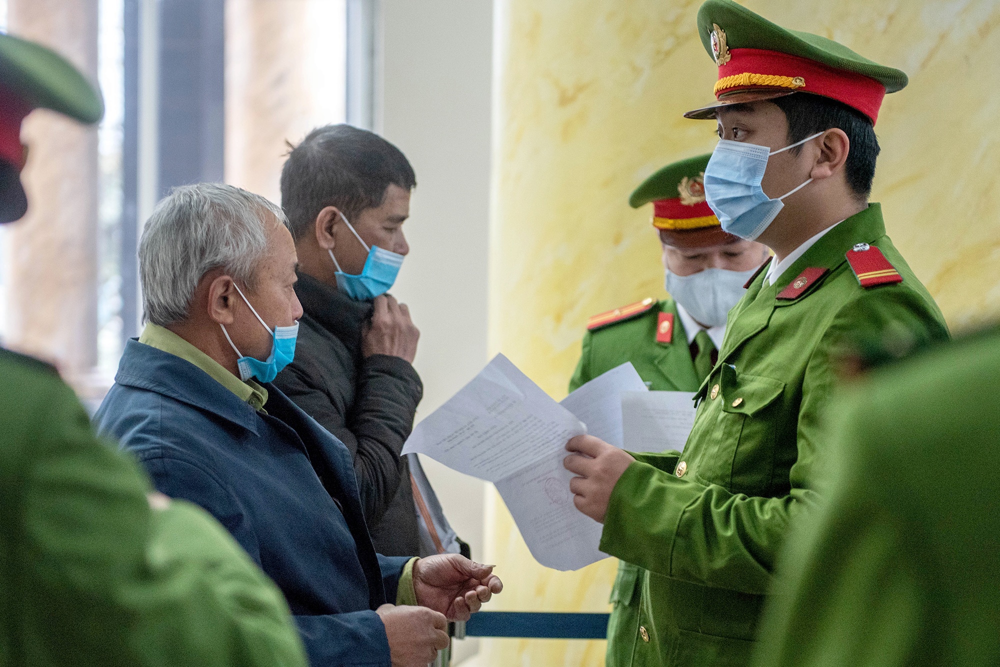 An ninh that chat tai phien toa co hon 6.000 bi hai hinh anh