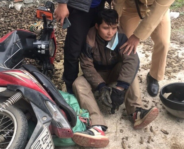 Canh sat bi thuong khi bat toi pham anh 1