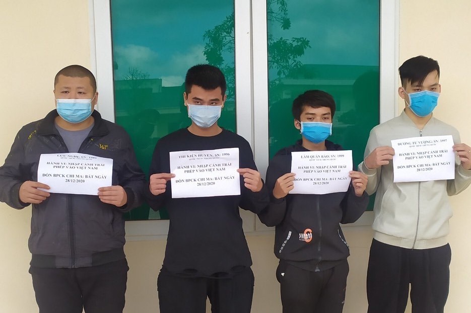 Bat qua tang ke dua 4 nguoi Trung Quoc nhap canh trai phep hinh anh