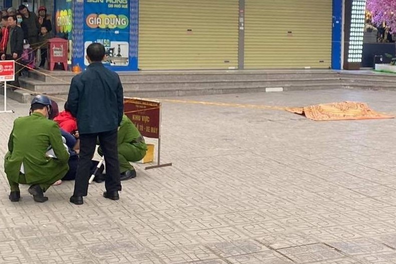 Nguoi dan ong tu vong sau khi roi tu tang cao chung cu Linh Dam hinh anh