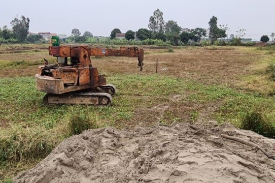 4 tre nho thuong vong vi bi may ep coc de anh 1