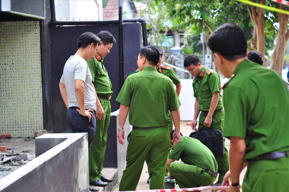 Khoi to vu 3 cha con tu vong tai nha rieng hinh anh