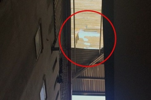 TikToker tu vong khi quay video tren mai nha hinh anh