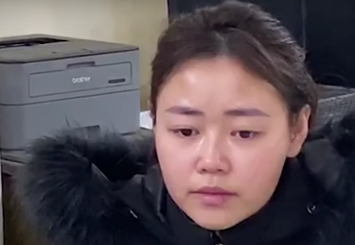 Khoi to vu 2 nu nhan vien trom 82 cay vang hinh anh