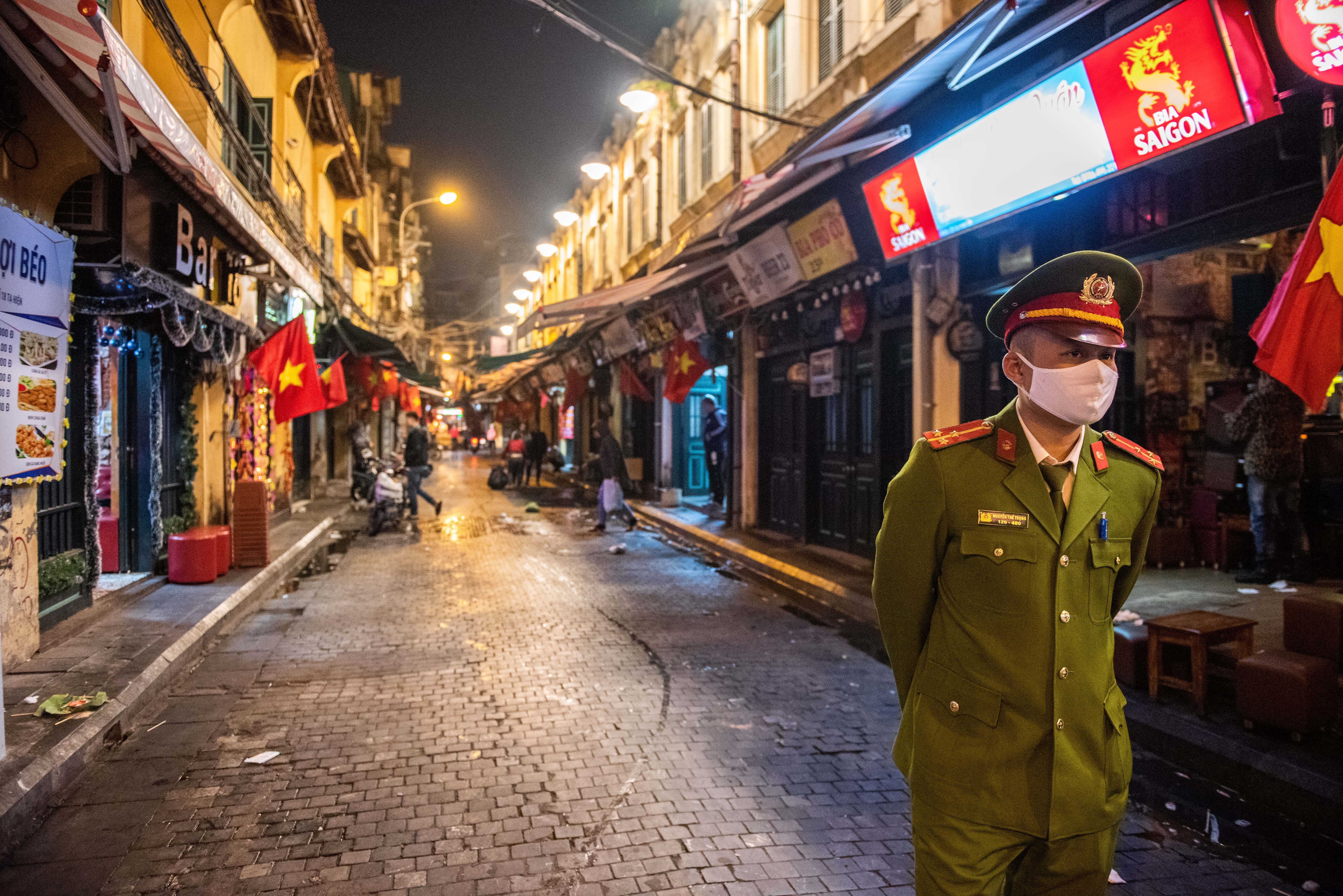 khac o at roi quan bar anh 3