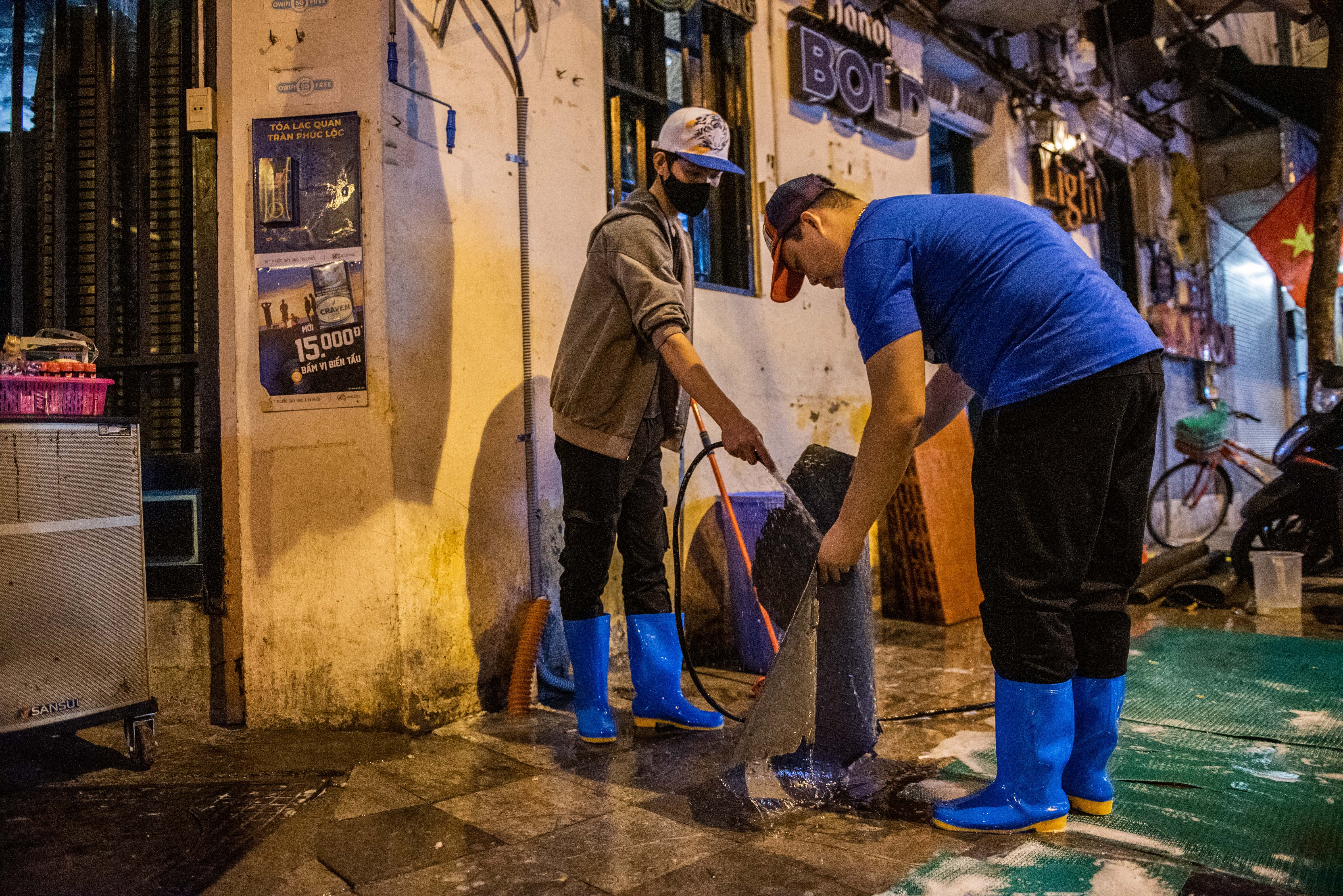 khac o at roi quan bar anh 6