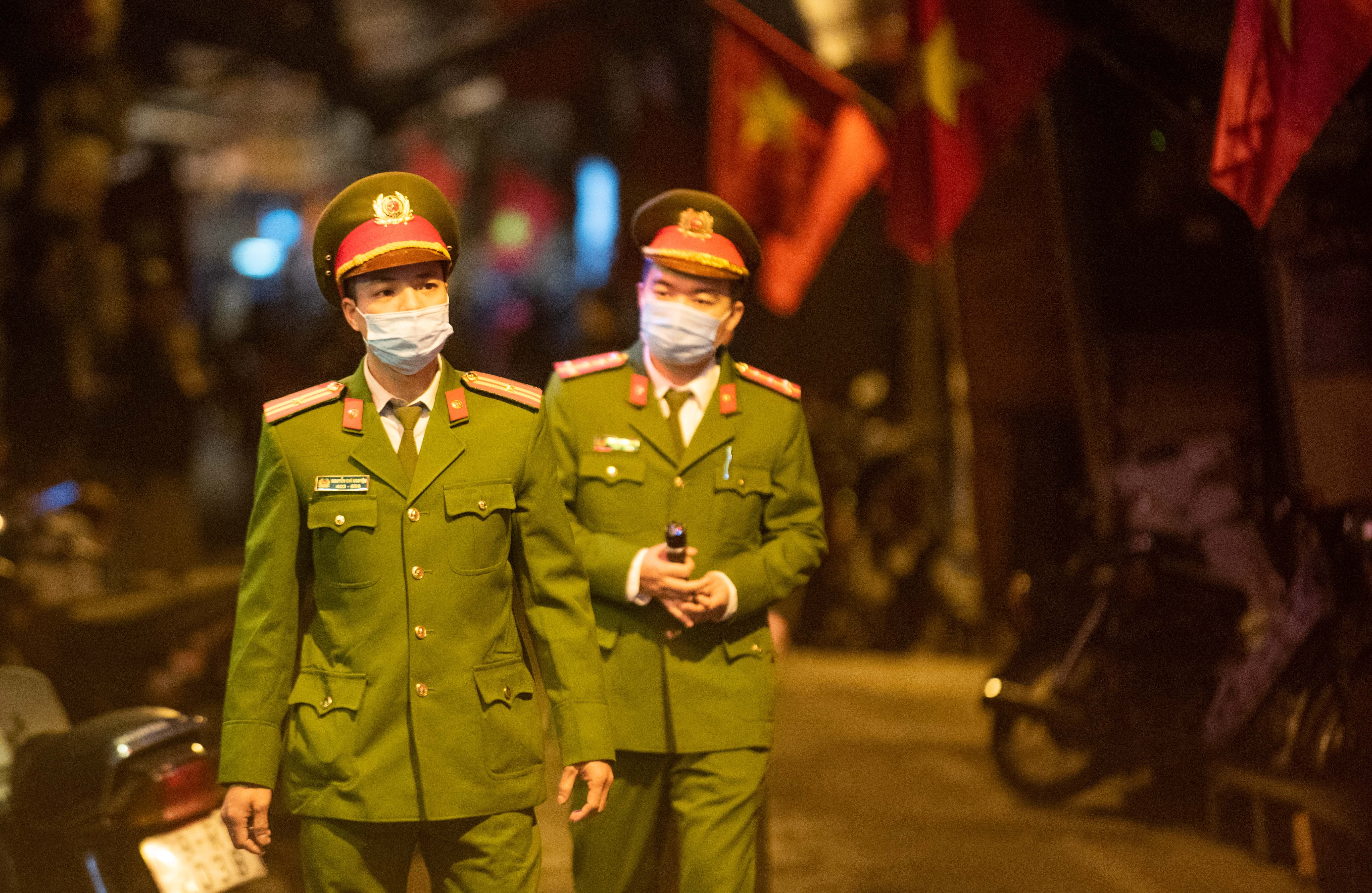 khac o at roi quan bar anh 11