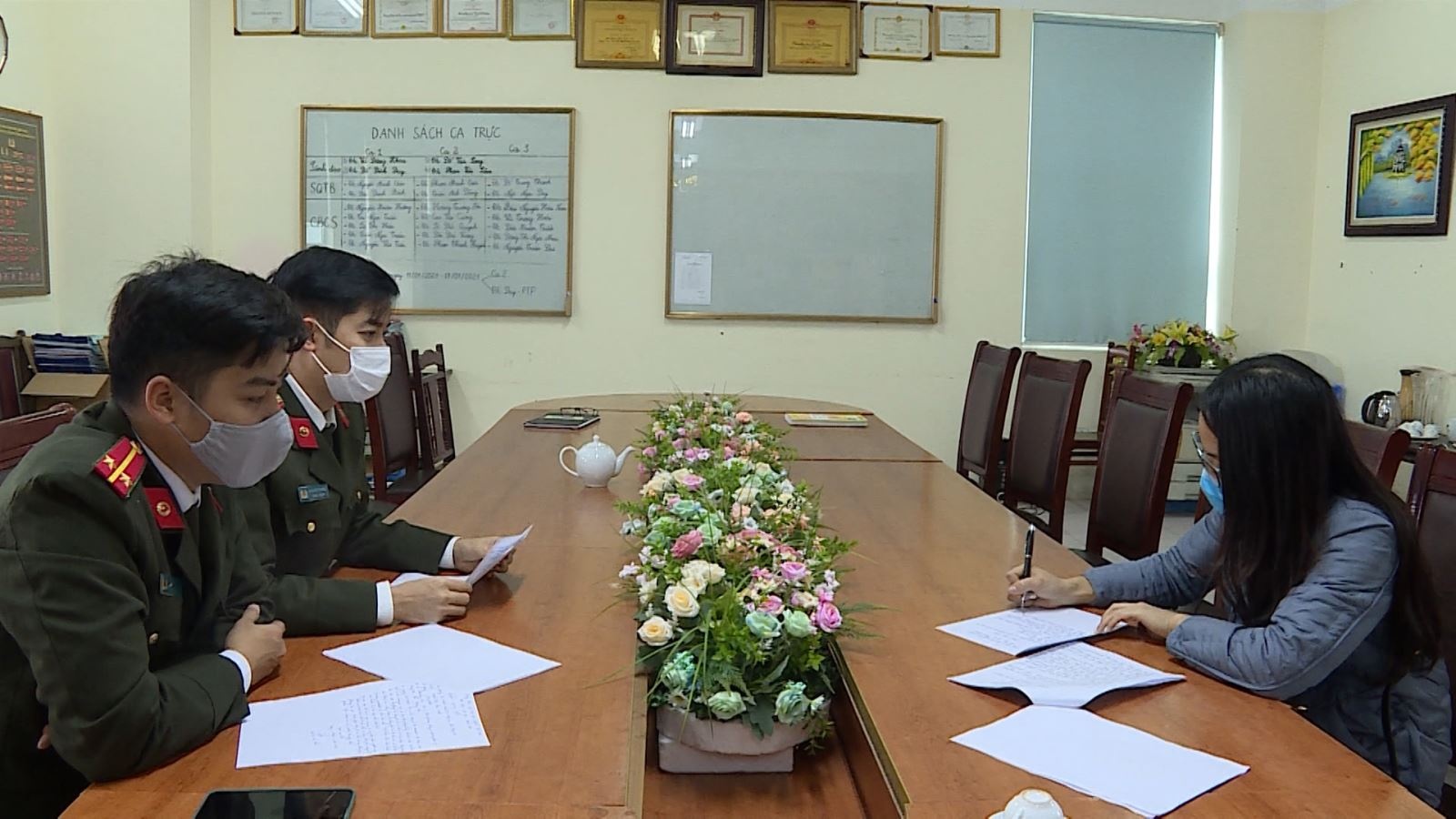 Xu phat nguoi dang tin gia anh 1