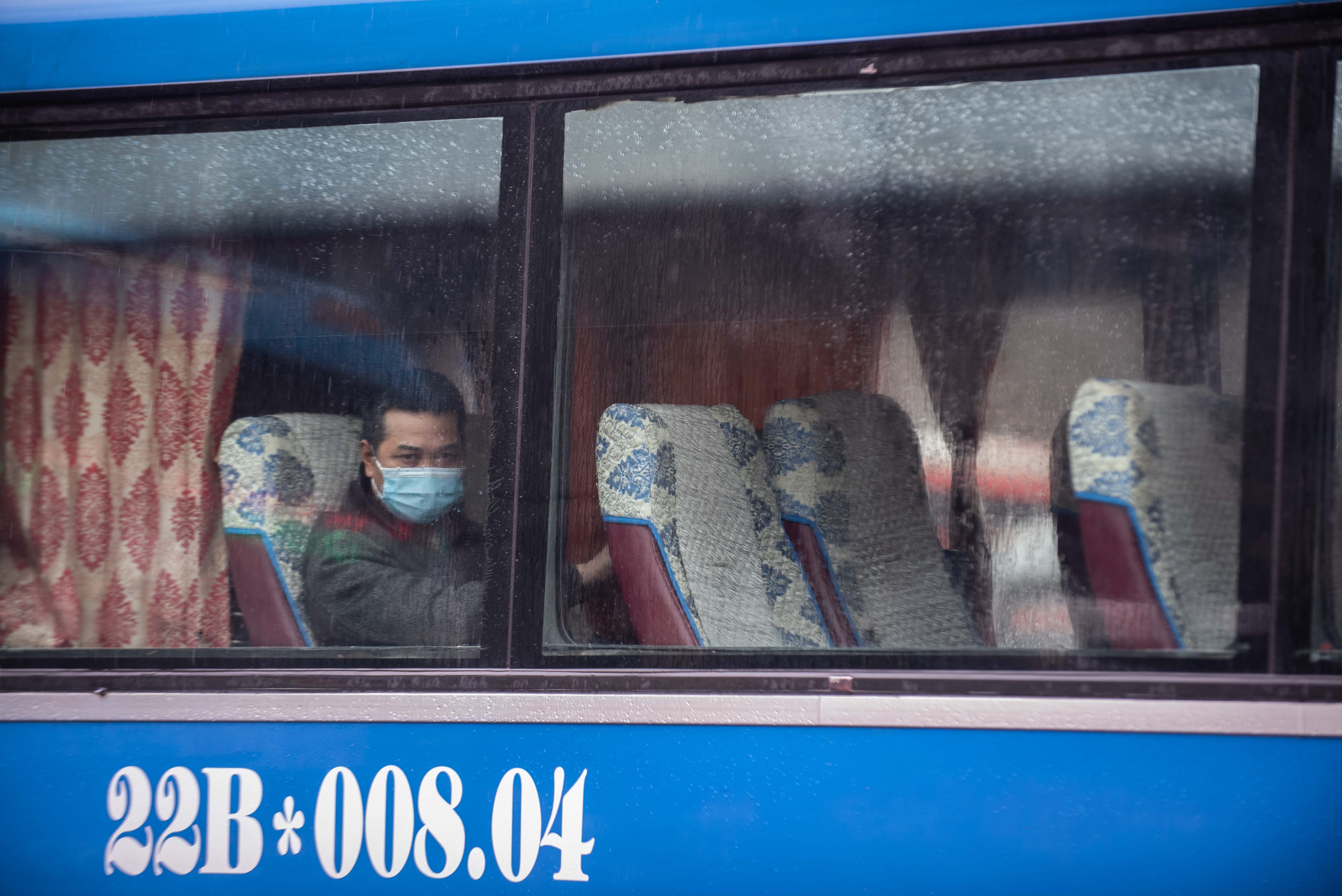 Ben xe khach My Dinh vang ve anh 9