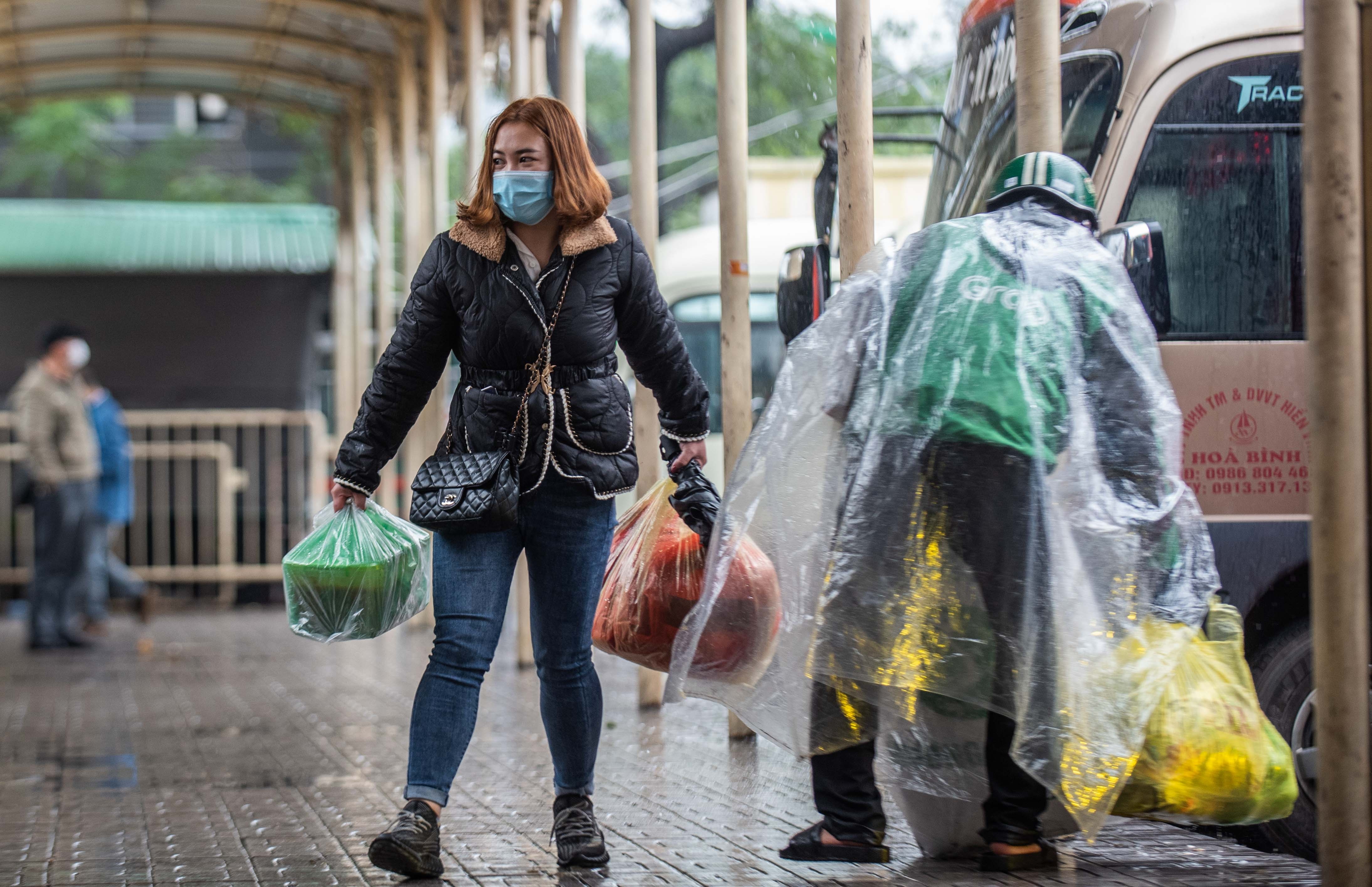 Ben xe khach My Dinh vang ve anh 7