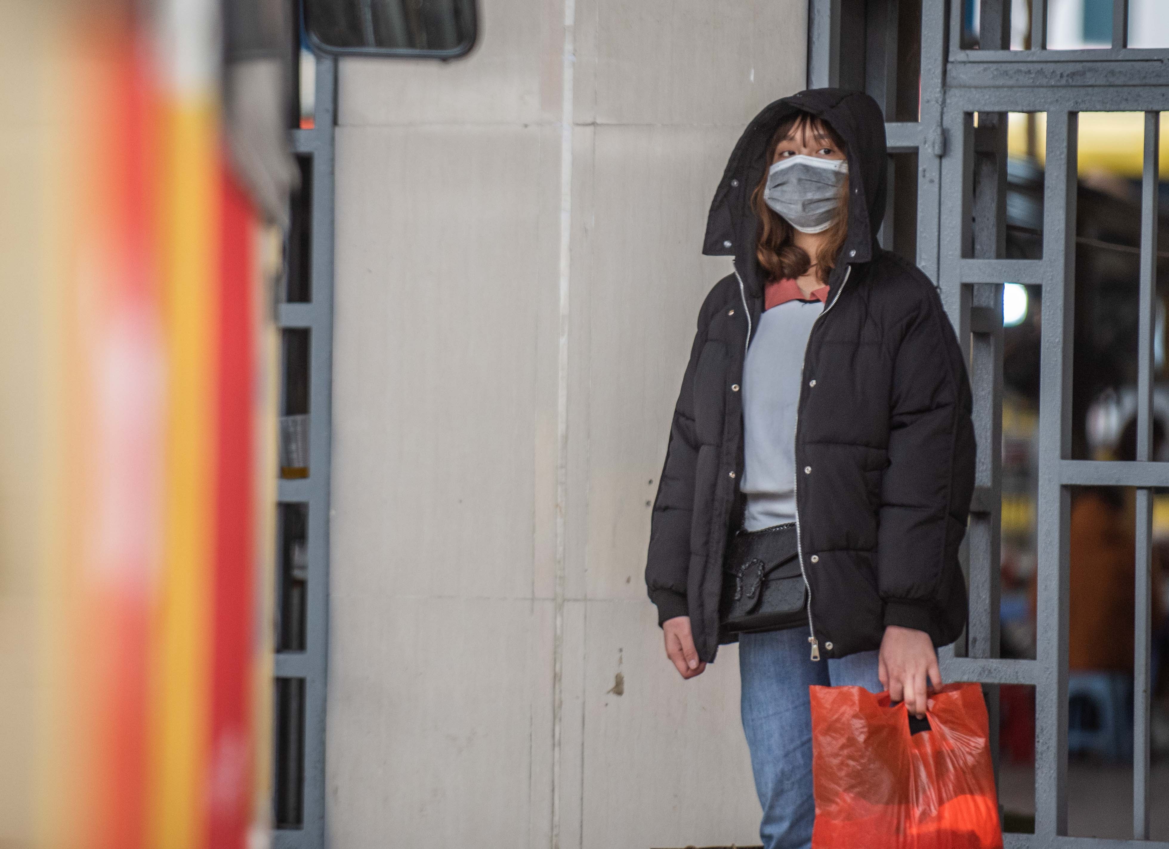 Ben xe khach My Dinh vang ve anh 8