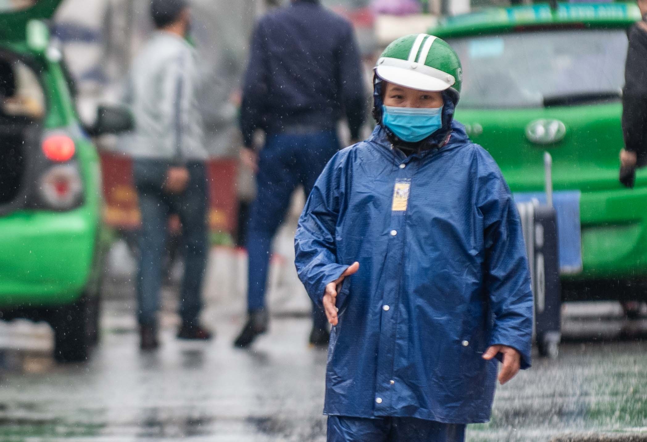 Ben xe khach My Dinh vang ve anh 10