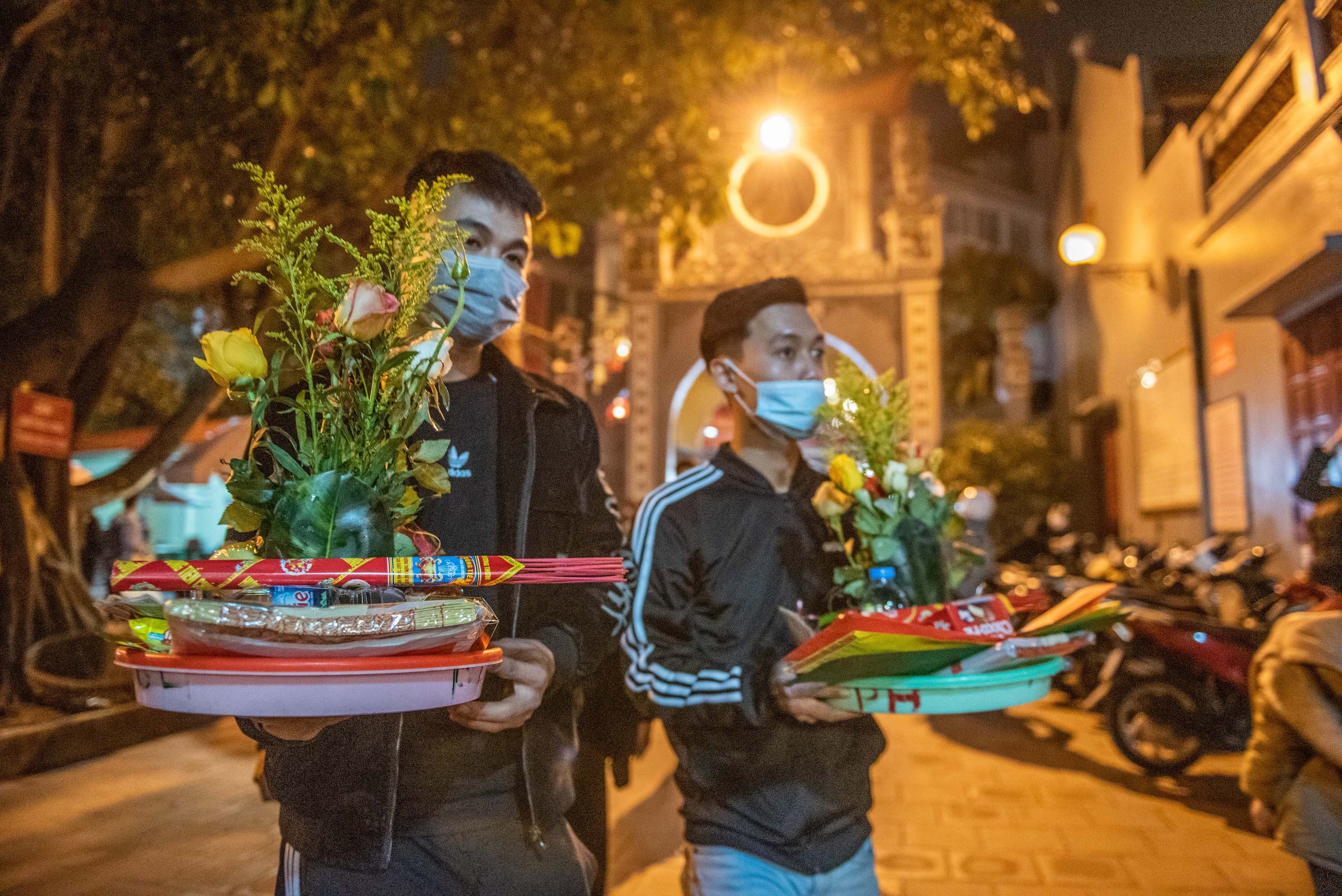 Nguoi Ha Noi di phu tay ho dau nam anh 2