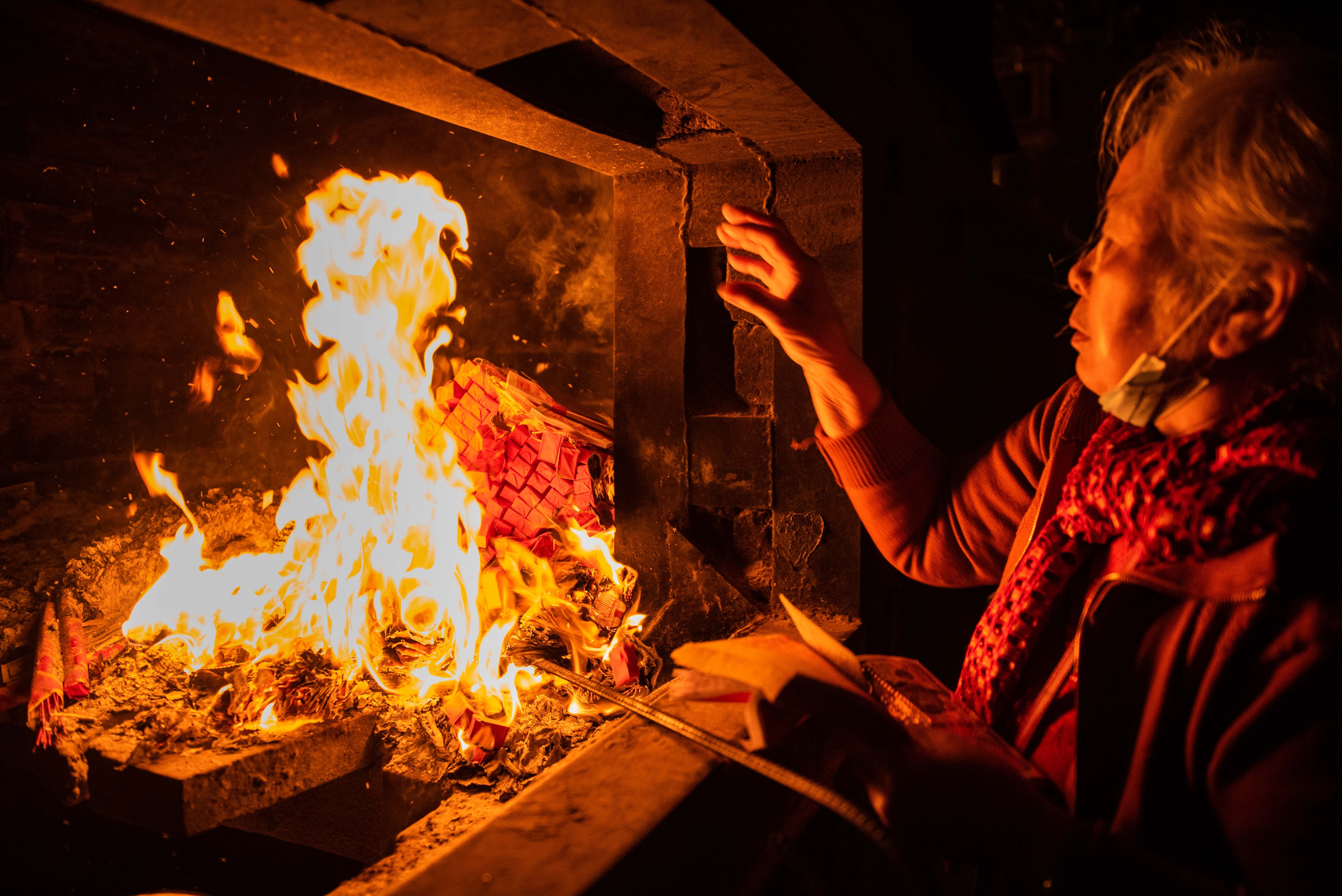 Phu Tay Ho chat kin nguoi dang le hinh anh