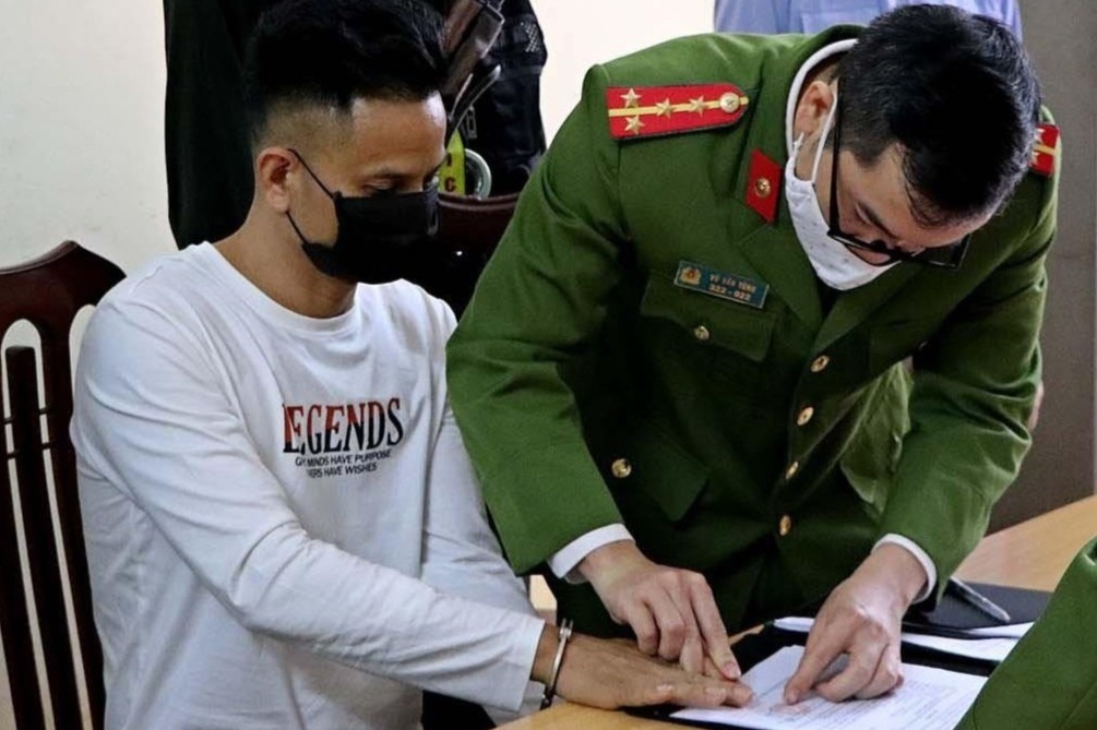 Ke tham sat 3 nguoi o quan karaoke noi khong nho dien bien vu an hinh anh