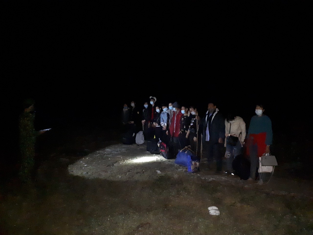 13 nguoi vuot bien vao Viet Nam anh 1