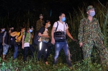 13 nguoi vuot bien tu Trung Quoc ve nuoc hinh anh