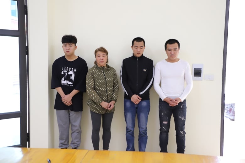 Danh cong an de giai cuu ke bi truy na anh 1