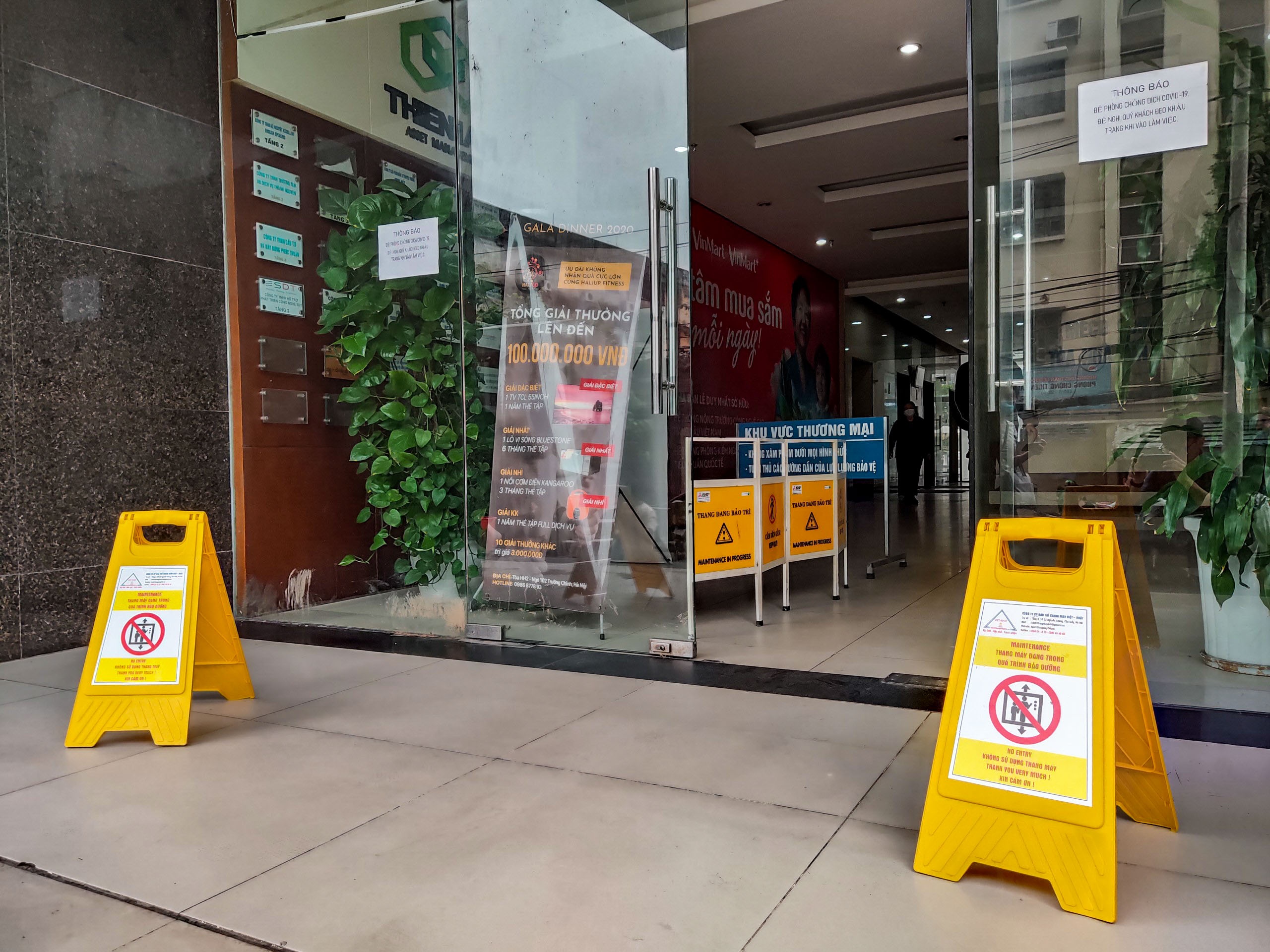 2 nguoi roi tai chung cu Meco Complex anh 2