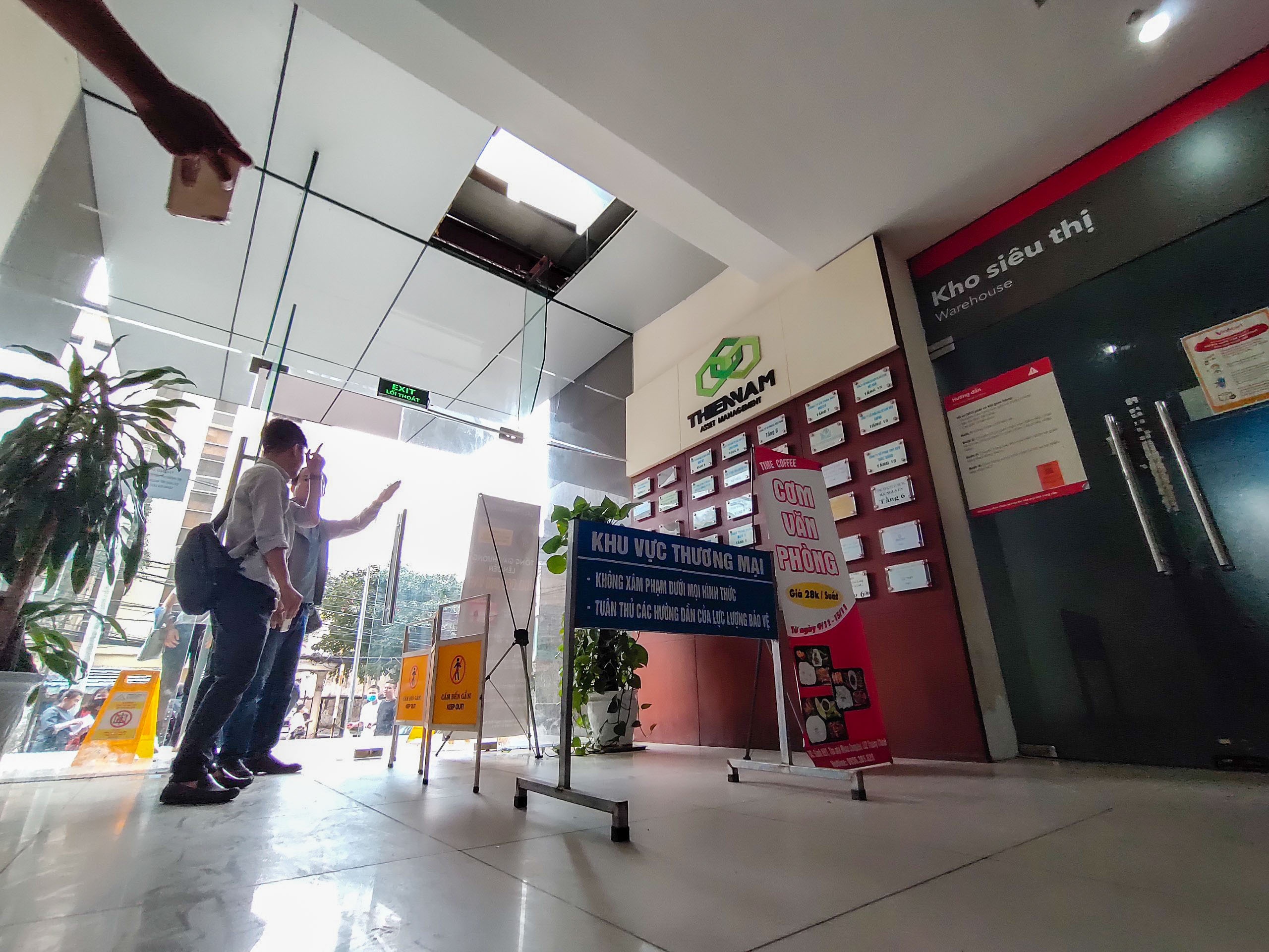 2 nguoi roi tai chung cu Meco Complex anh 8