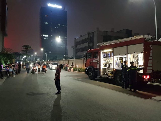 Thang may chung cu cao cap nhot nguoi anh 1