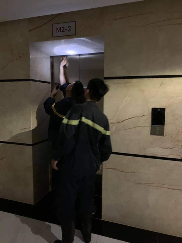 Thang may chung cu cao cap nhot nguoi anh 2