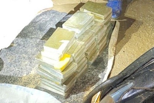 Van chuyen 40 banh heroin bang xe may hinh anh