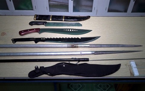 2 nhom hon chien tai quan hat anh 2