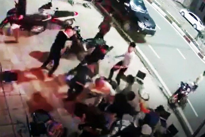 Dieu tra vu thuc khach phai nhap vien vi bi 10 nguoi vay danh hinh anh