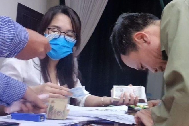 Canh thu tien 'chenh' lam can cuoc cong dan gan chip o Hung Yen hinh anh