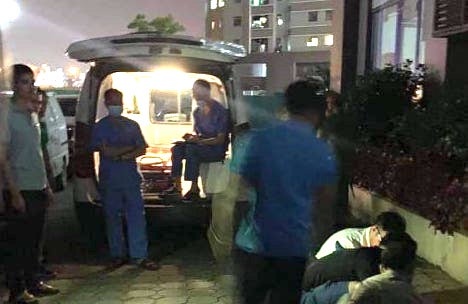 Be gai 4 tuoi roi tu tang 24 hinh anh