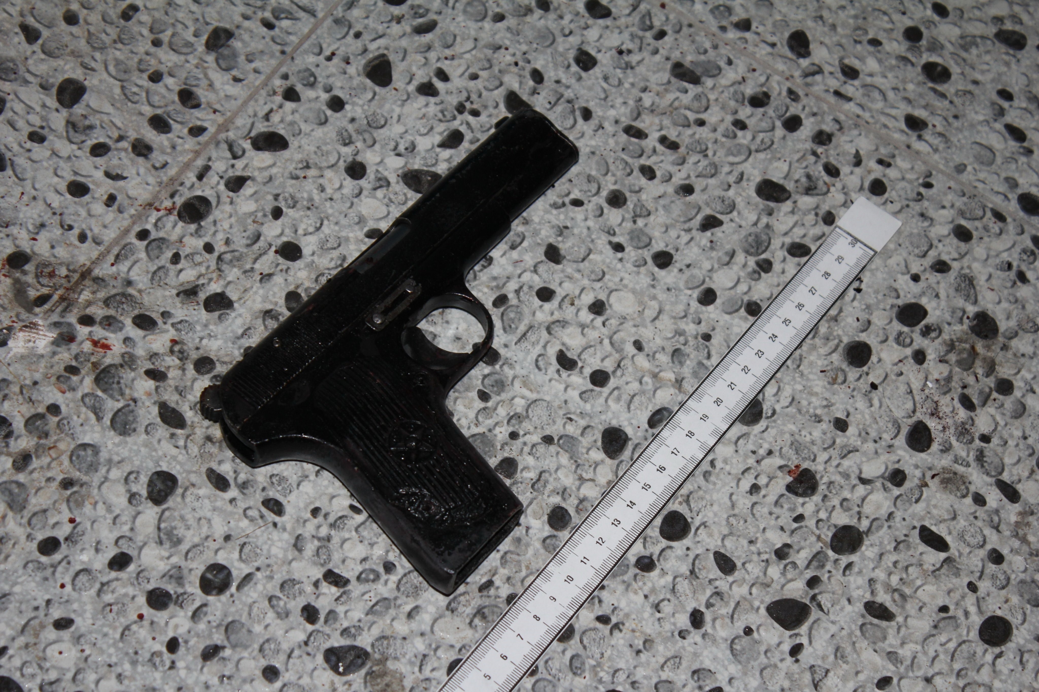 Con re no sung ban chet bo me vo hinh anh