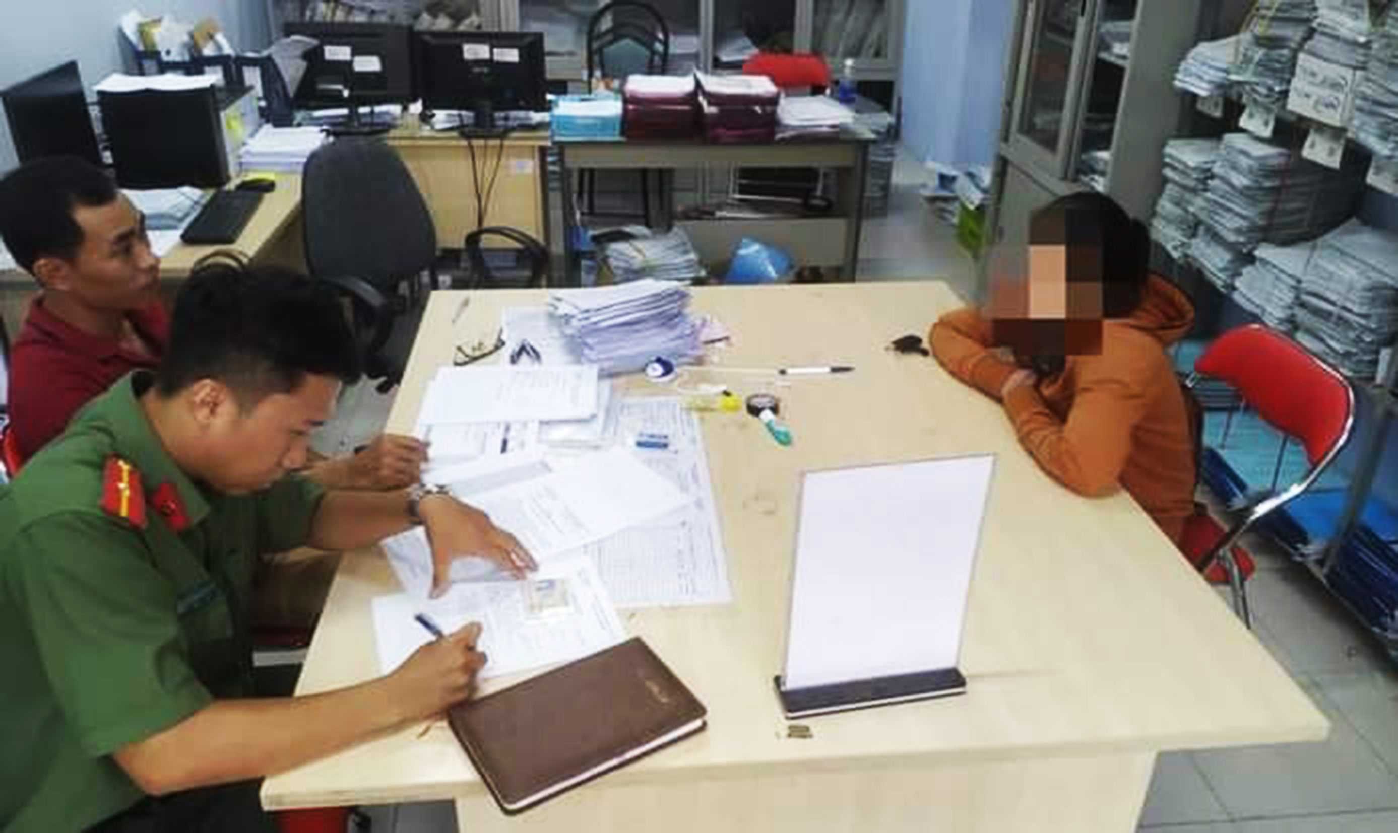 Phat nguoi loan tin cam tam bien Vung Tau dip le 30/4 hinh anh