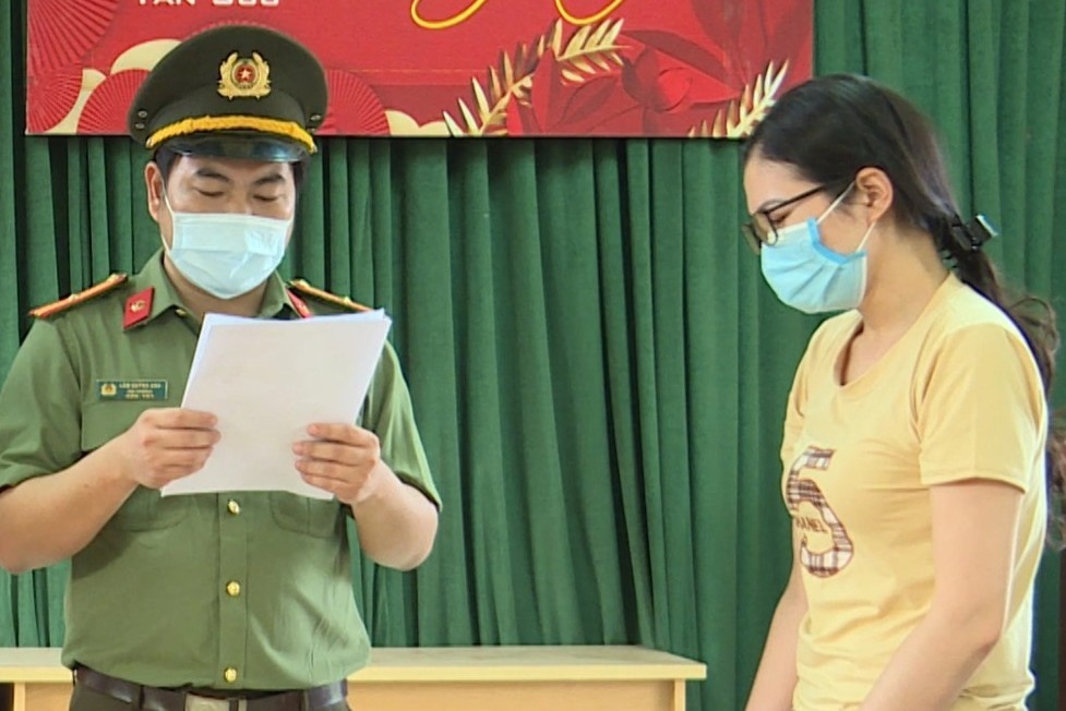 Loi khai nghi pham dung tung 52 nguoi Trung Quoc nhap canh trai phep hinh anh