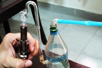 Thieu nu vao nha nghi nghi su dung chat cam hinh anh