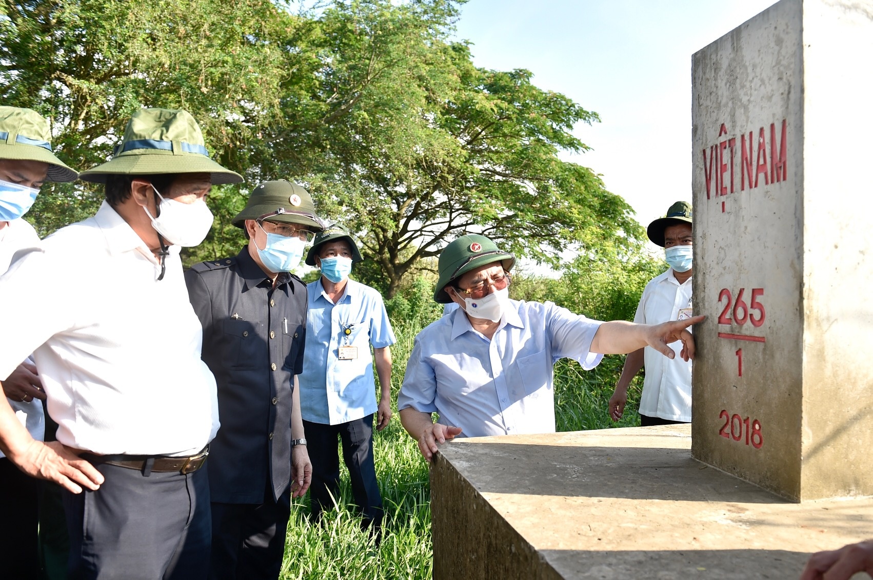 thu tuong di kiem tra cong tac phong dich o bien gioi anh 3