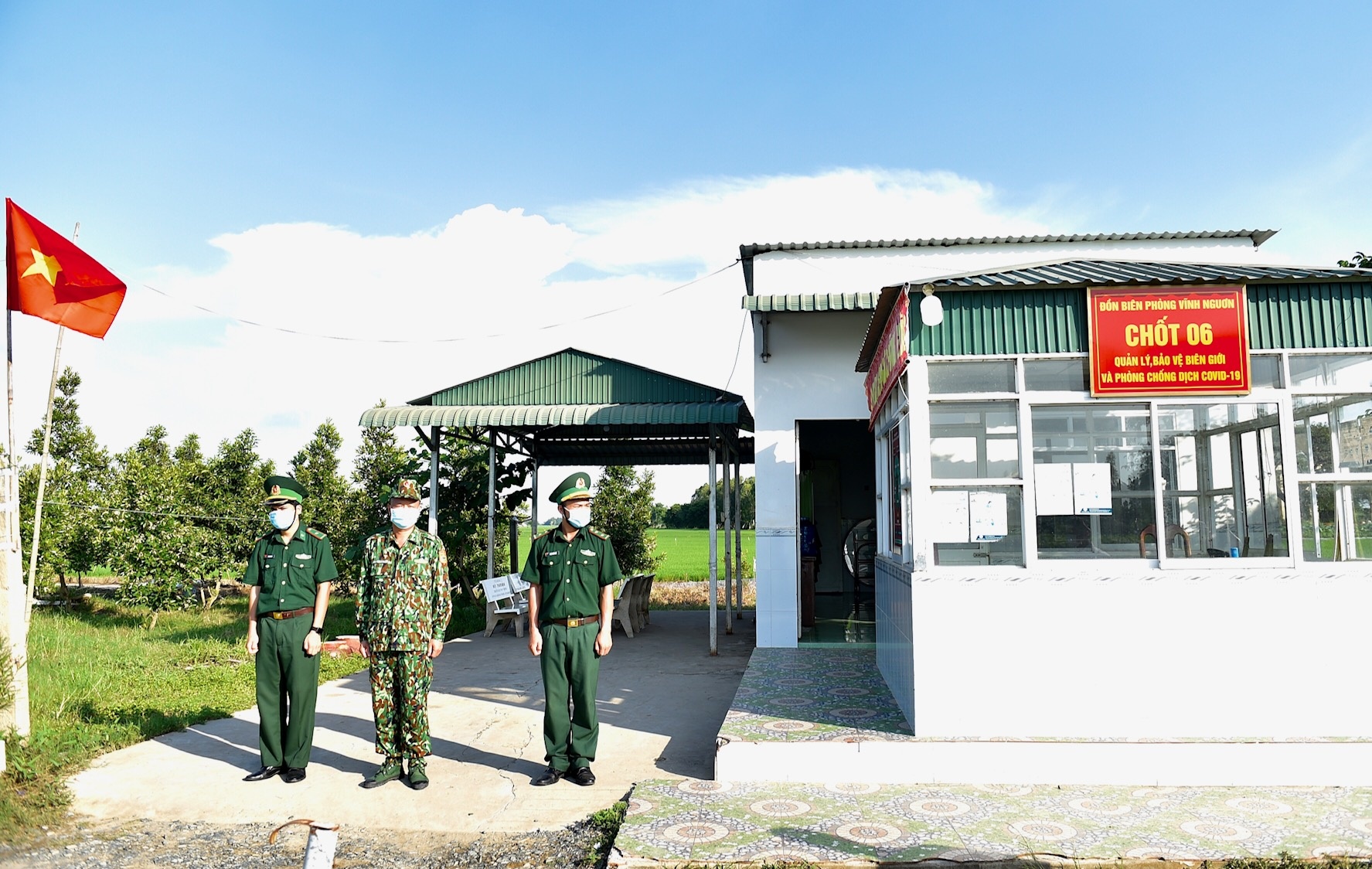 thu tuong di kiem tra cong tac phong dich o bien gioi anh 4