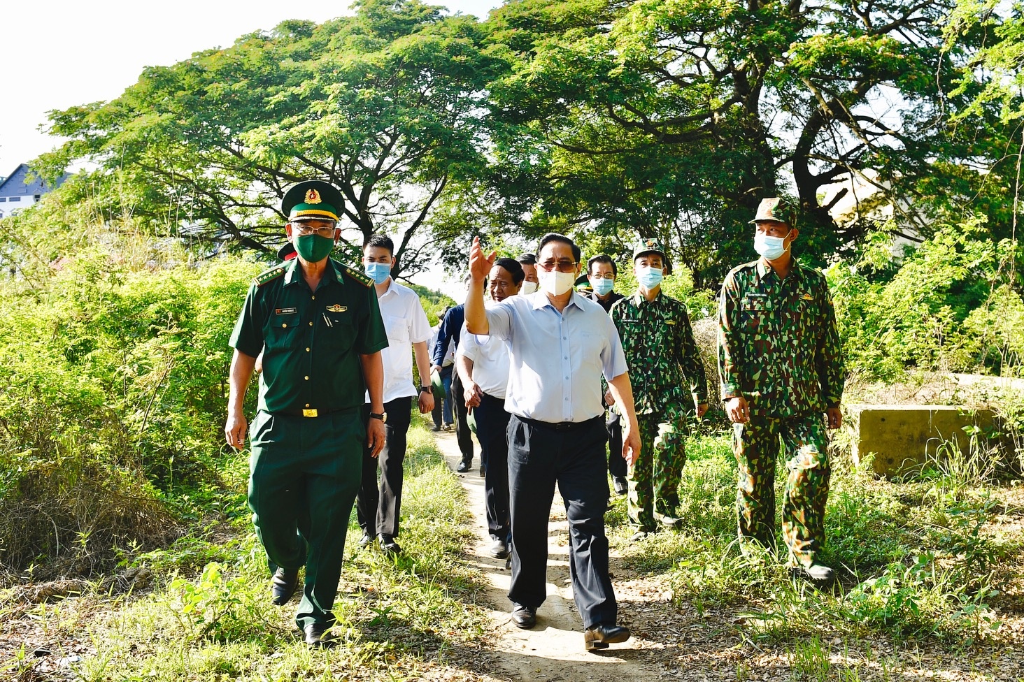 thu tuong di kiem tra cong tac phong dich o bien gioi anh 1