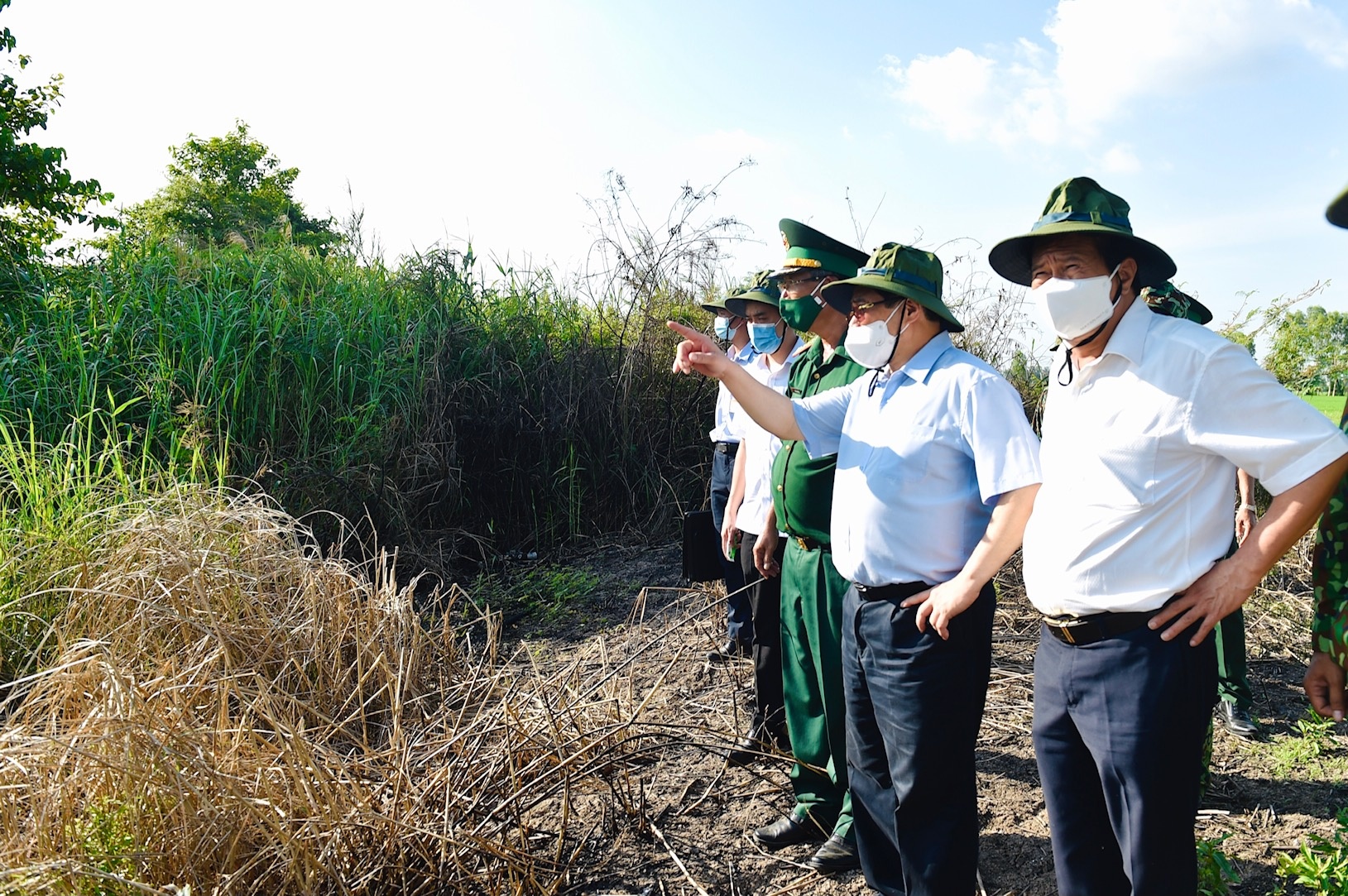 thu tuong di kiem tra cong tac phong dich o bien gioi anh 2