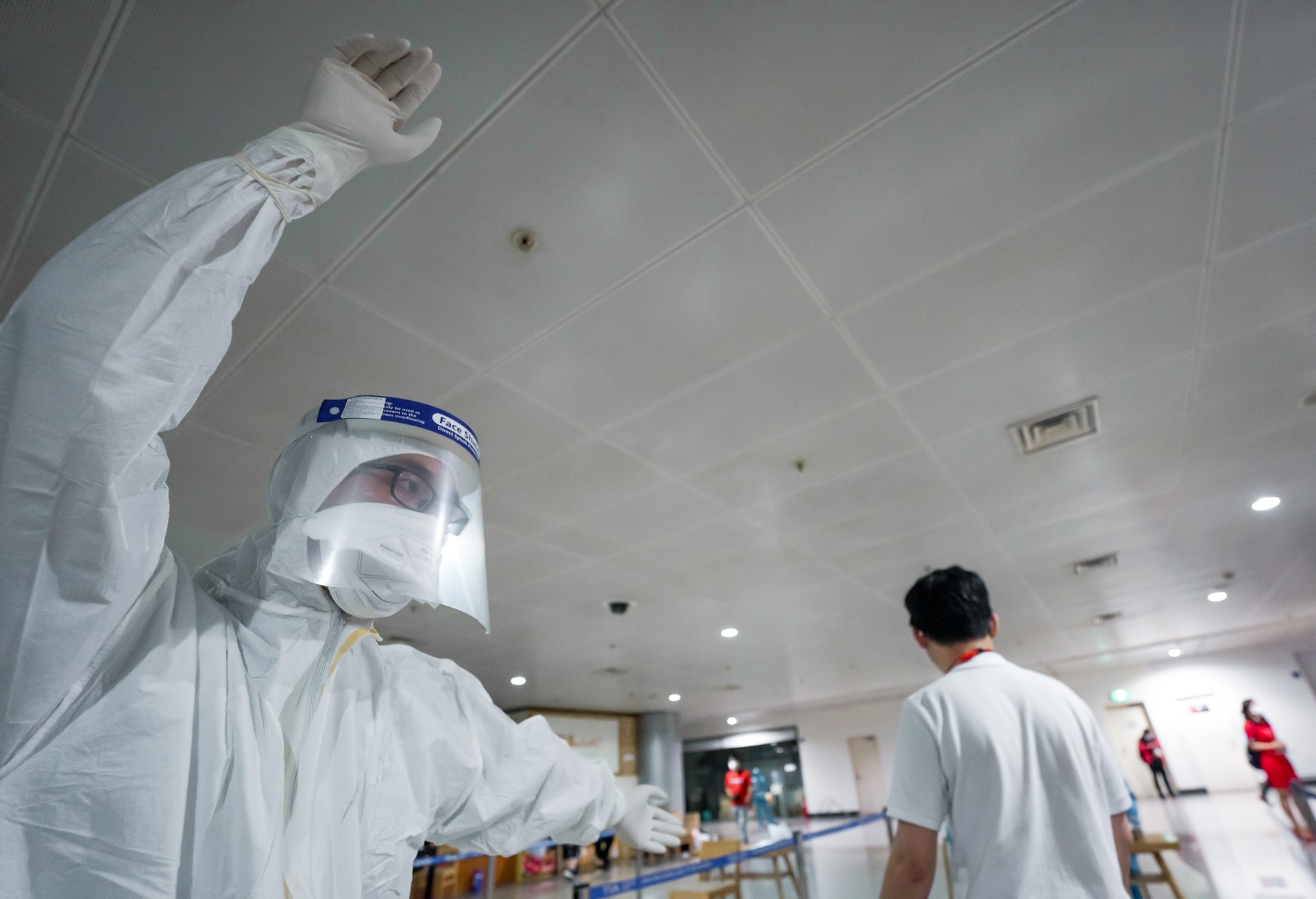 Bi phat 10 trieu vi tron khoi khu cach ly hinh anh