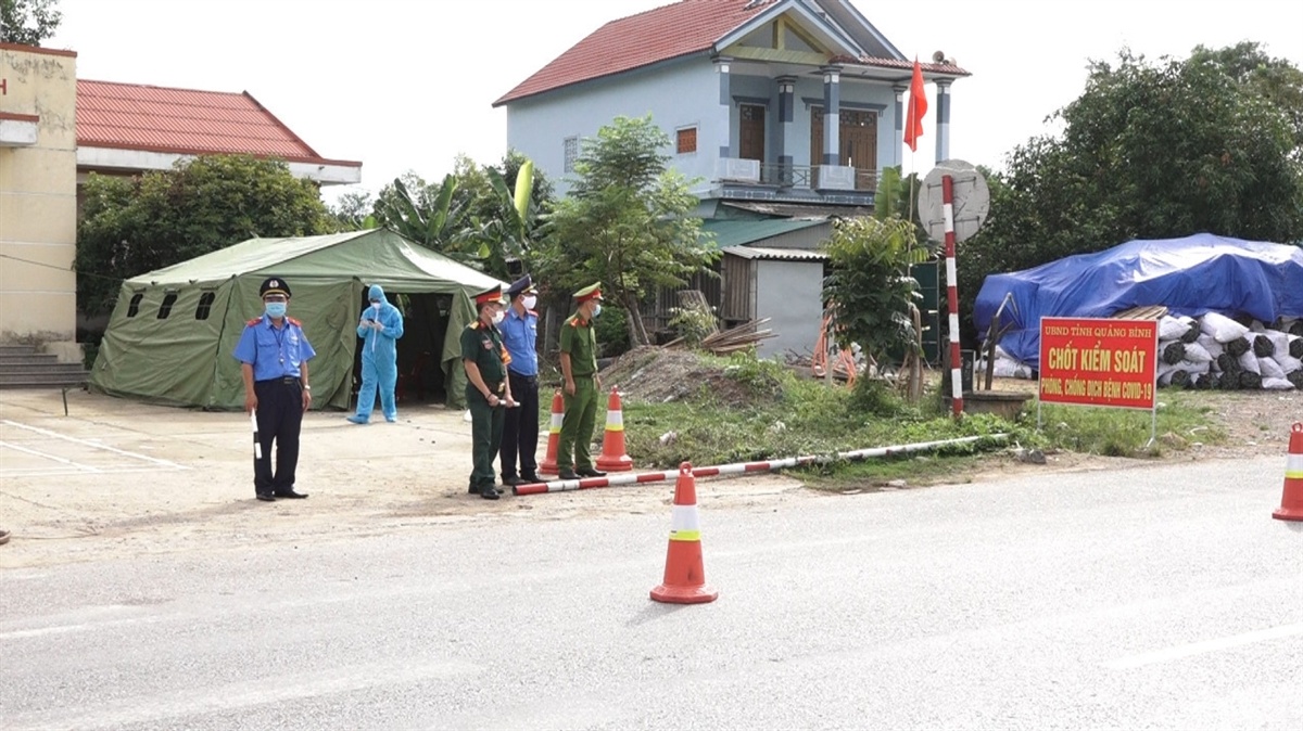 4 nguoi trung quoc nhap canh trai phep anh 1