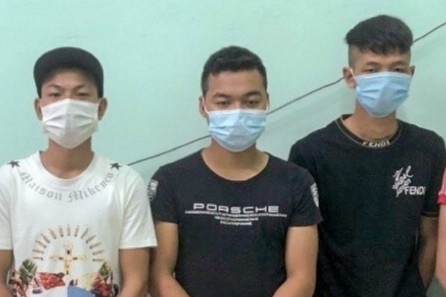 6 nguoi o Bac Giang bi phat hon 100 trieu vi tu tap an nhau hinh anh