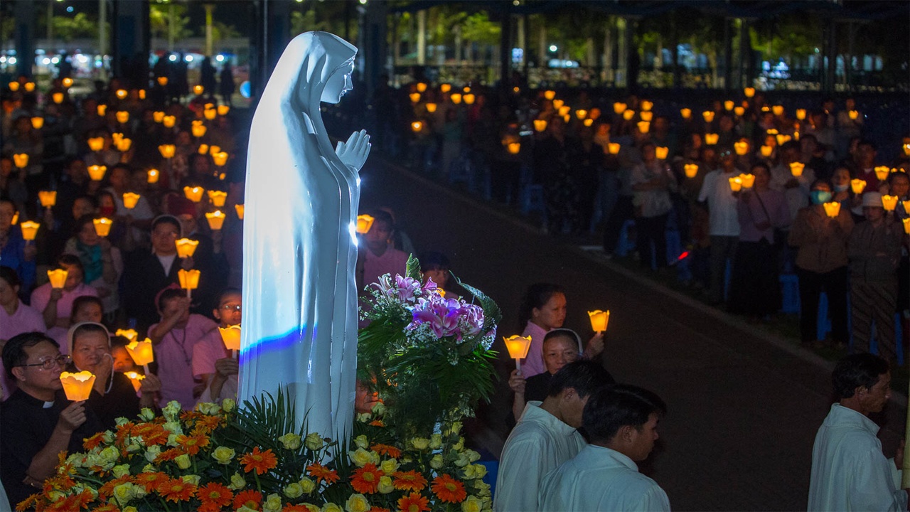 Khan cap tim nguoi hanh huong den Trung tam Thanh Mau Ta Pao hinh anh
