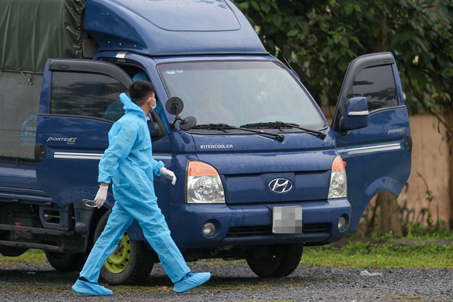 Gia mao xe tu thien de di vao vung cach ly hinh anh