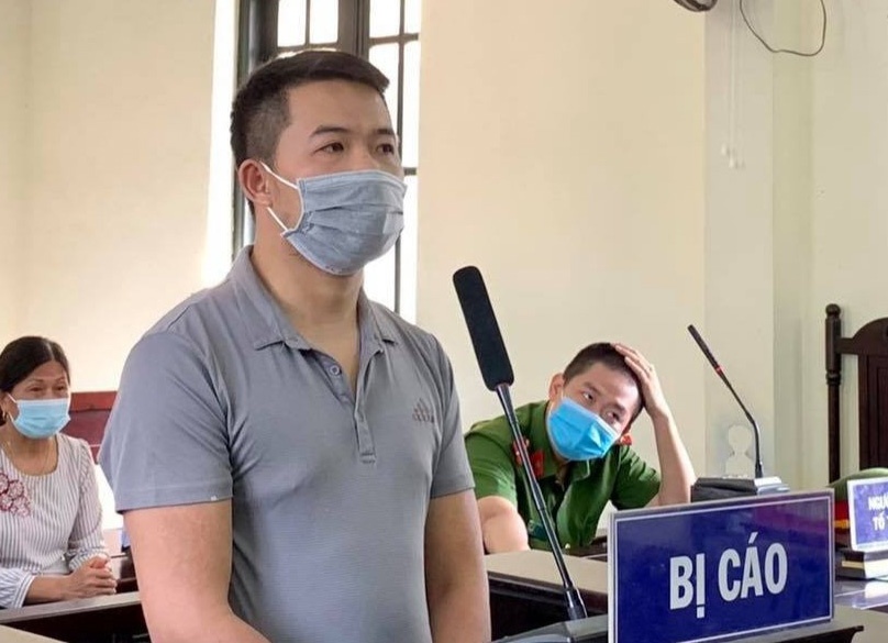 Danh canh sat o chot kiem soat dich Covid-19, linh 2 nam tu hinh anh