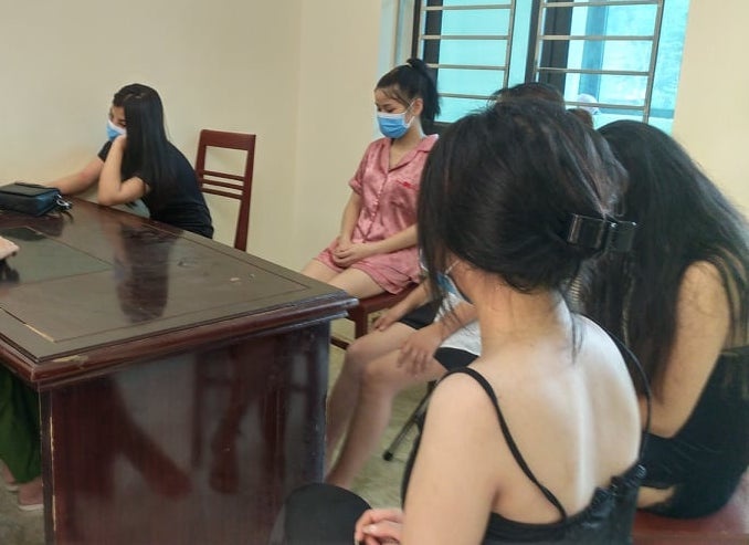 11 người bay lắc trong quán karaoke ảnh 1 11 nguoi bay lac trong quan karaoke anh 1